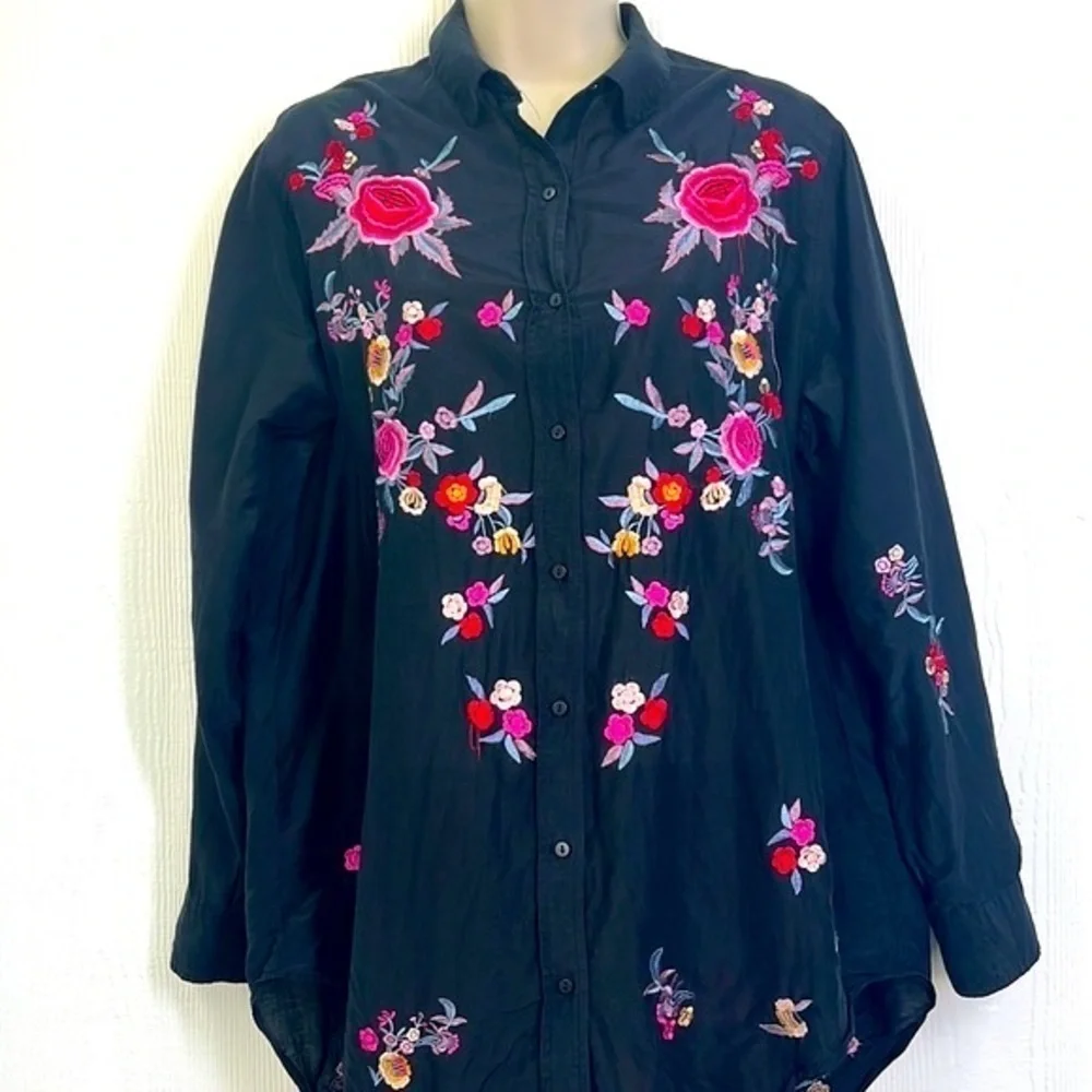 Zara - Premium Denim Collection Black Embroidered Floral Button Down Size S